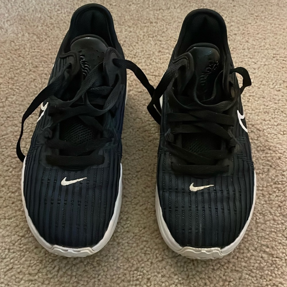 Girls Nike Air Witness Basketball Sneakers. Navy blue with white swoosh and trim